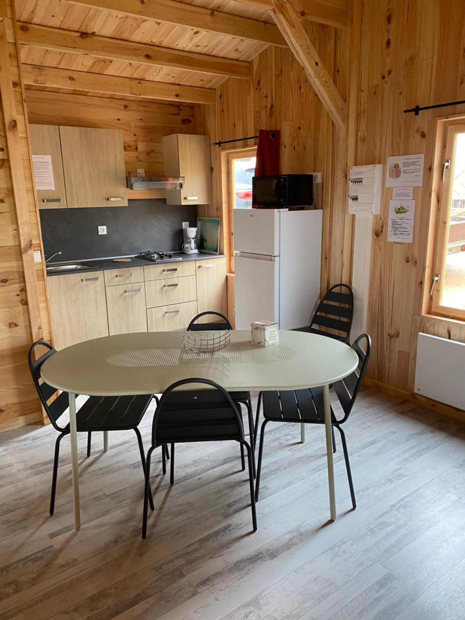 Camping Le Montbartoux Vollore-Ville Zewnętrze zdjęcie