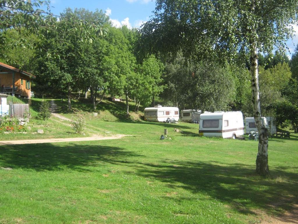 Camping Le Montbartoux Vollore-Ville Zewnętrze zdjęcie